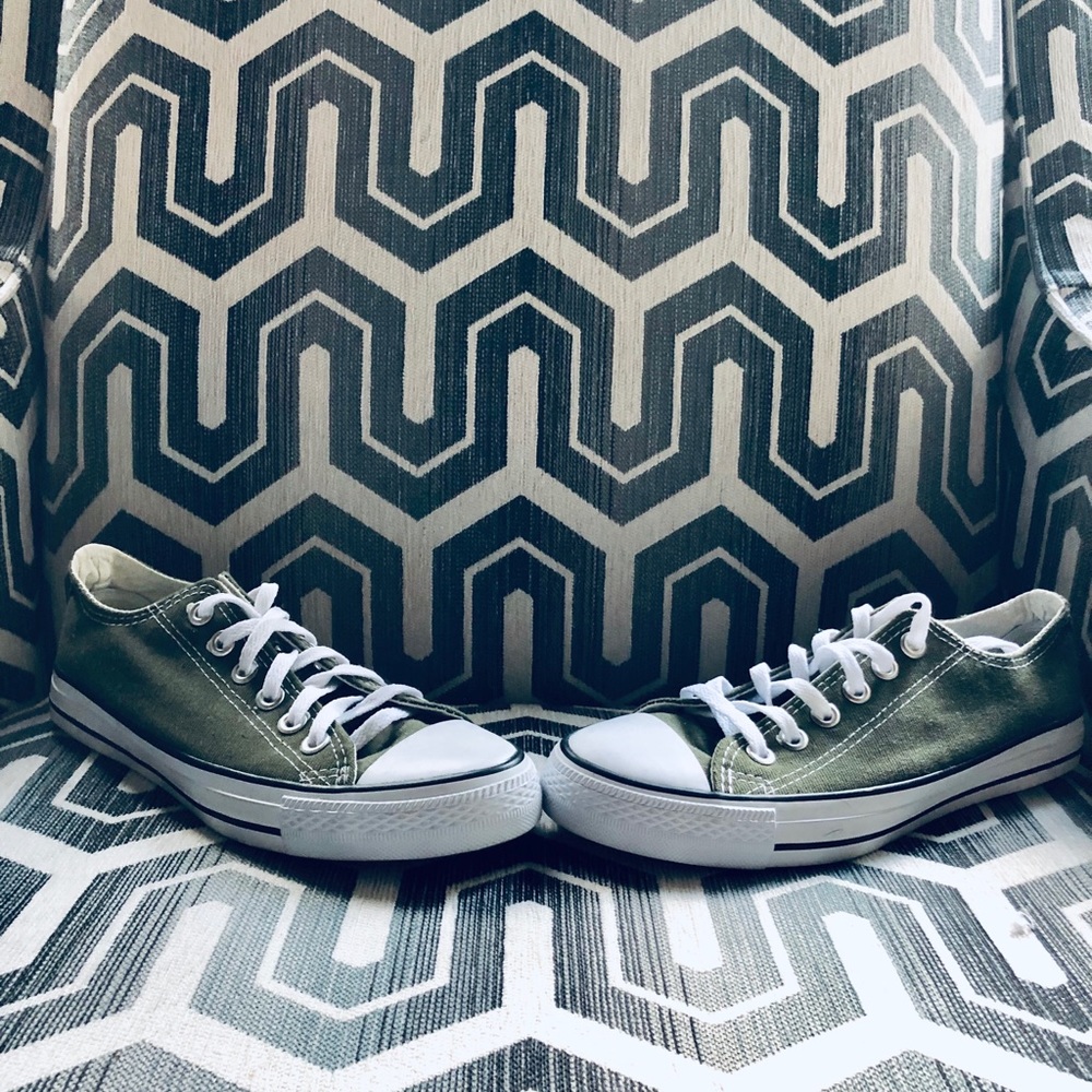 Olive converse Chuck Taylor size 8
